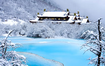 王雪偉：指數(shù)縮量回踩周一低點(diǎn)，控制倉(cāng)位抓結(jié)構(gòu)機(jī)會(huì)